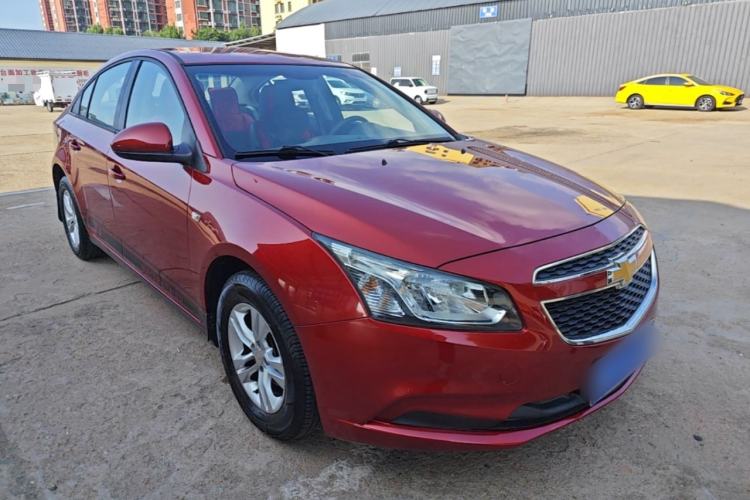 Used Chevrolet Cruze 2015 1.5L Classic SL MT Front Right 45 Deg