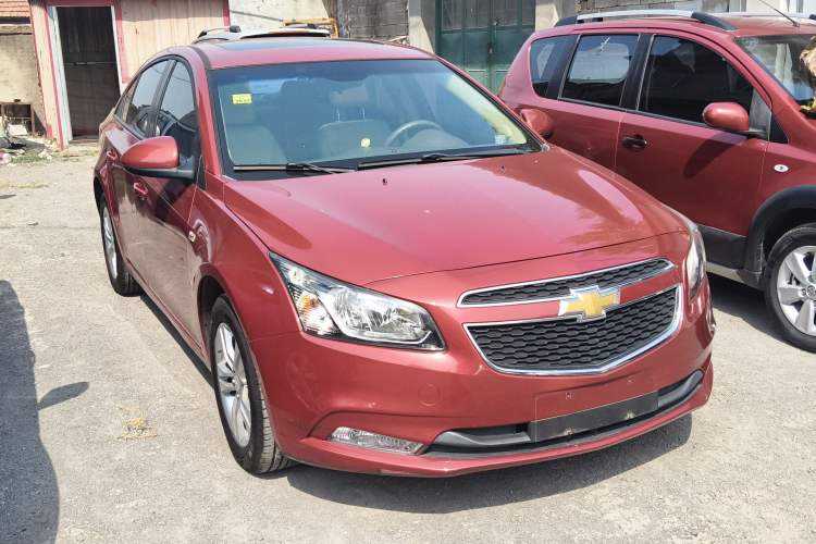 Used Chevrolet Cruze 2015 1.5L Classic SE MT Front Right 45 Deg