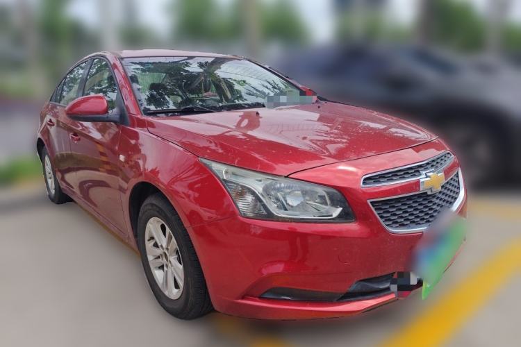 Used Chevrolet Cruze 2015 1.5L Classic SL MT Front Right 45 Deg