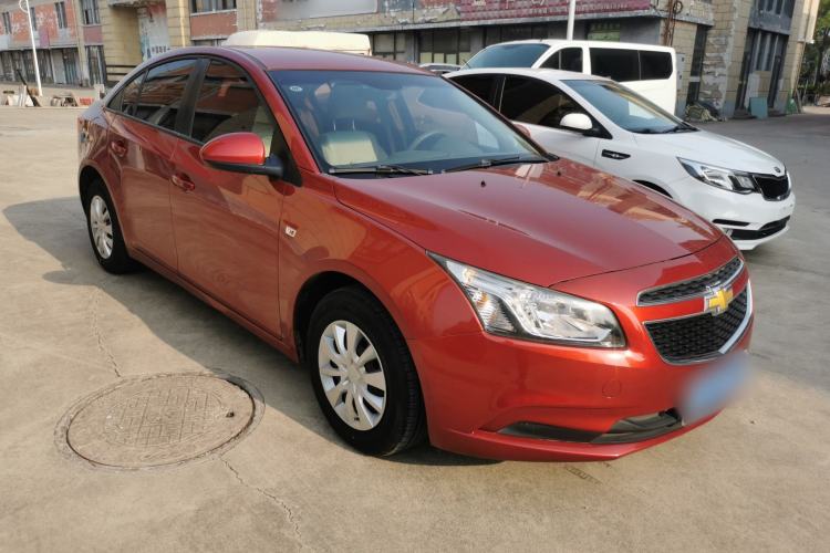 Used Chevrolet Cruze 2015 1.5L Classic SL MT Front Right 45 Deg