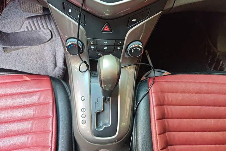Used Chevrolet Cruze 2015 1.5L Classic SE AT Gear Lever