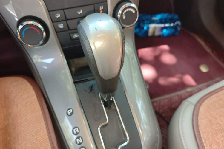 Used Chevrolet Cruze 2015 1.5L Classic SE AT Gear Lever
