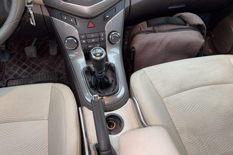 Used Chevrolet Cruze 2015 1.5L Classic SE MT Gear Lever
