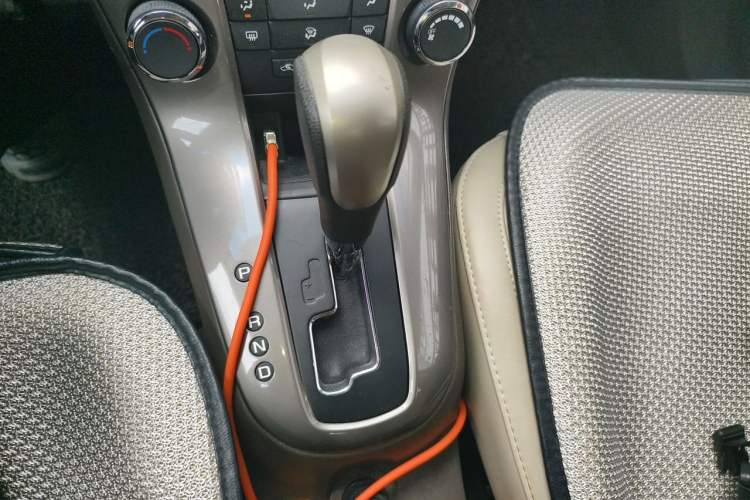 Used Chevrolet Cruze 2015 1.5L Classic SE AT Gear Lever