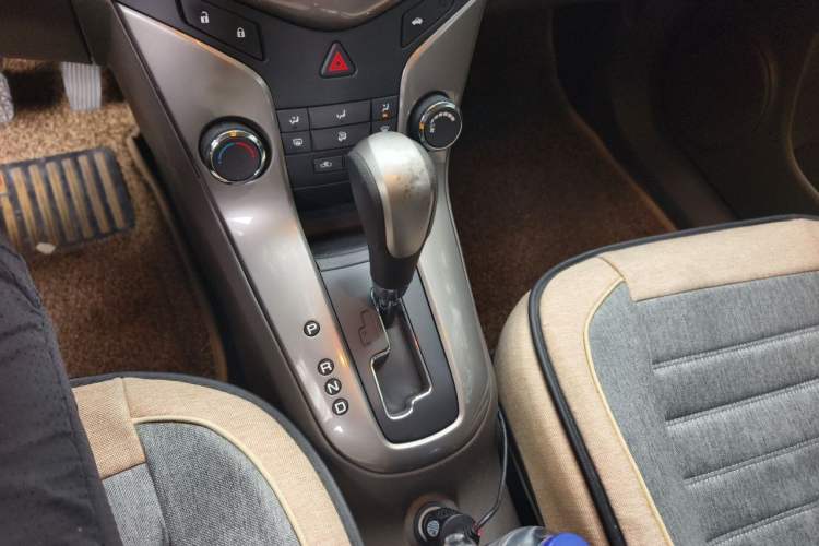 Used Chevrolet Cruze 2015 1.5L Classic SE AT Gear Lever