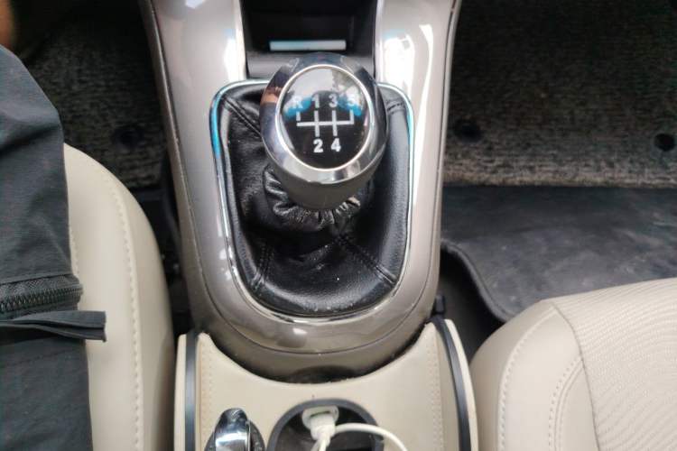 Used Chevrolet Cruze 2015 1.5L Classic SE MT Gear Lever