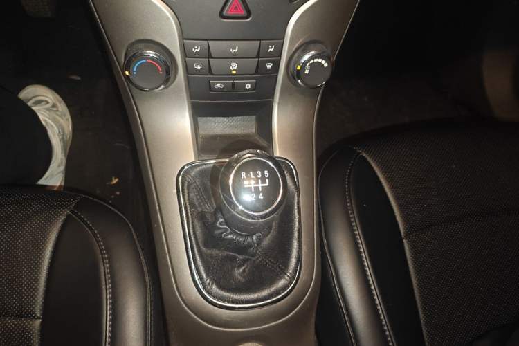 Used Chevrolet Cruze 2015 1.5L Classic SL MT Gear Lever