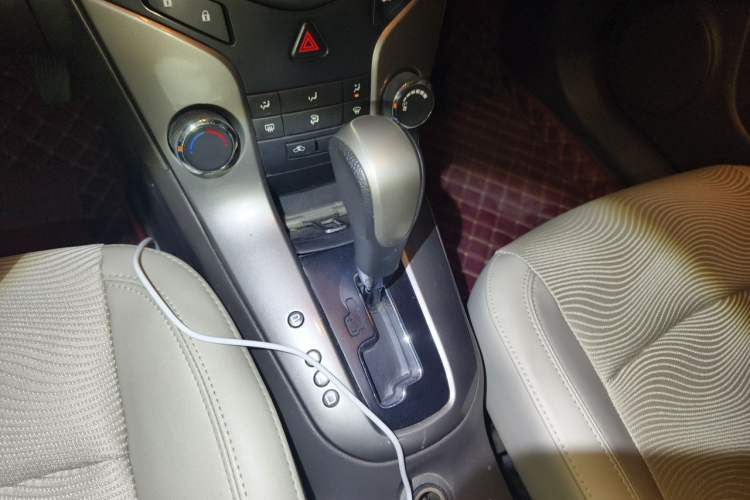 Used Chevrolet Cruze 2015 1.5L Classic SE AT Gear Lever
