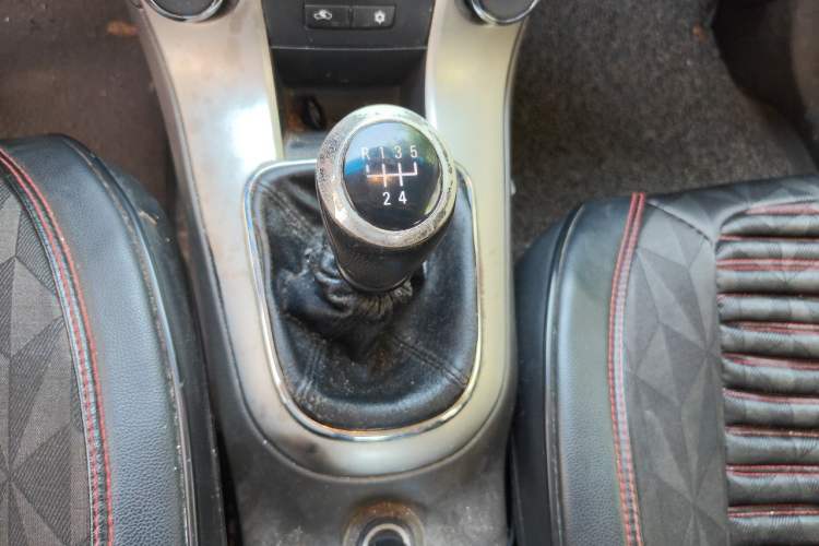 Used Chevrolet Cruze 2015 1.5L Classic SE MT Gear Lever
