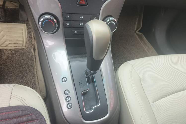 Used Chevrolet Cruze 2015 1.5L Classic SE AT Gear Lever