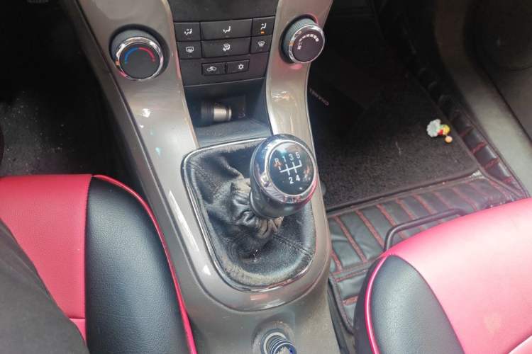 Used Chevrolet Cruze 2015 1.5L Classic SE MT Gear Lever