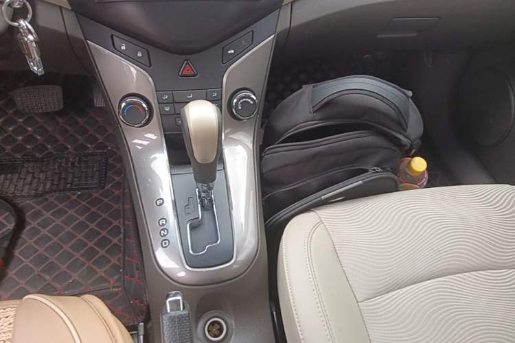Used Chevrolet Cruze 2015 1.5L Classic SE AT Gear Lever