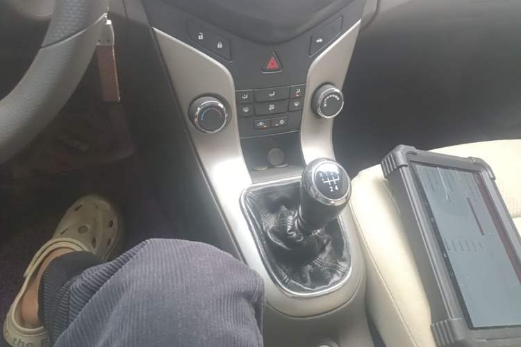 Used Chevrolet Cruze 2015 1.5L Classic SL MT Gear Lever