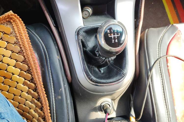 Used Chevrolet Cruze 2015 1.5L Classic SL MT Gear Lever