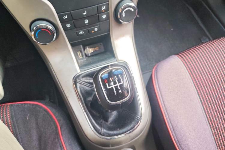Used Chevrolet Cruze 2015 1.5L Classic SL MT Gear Lever