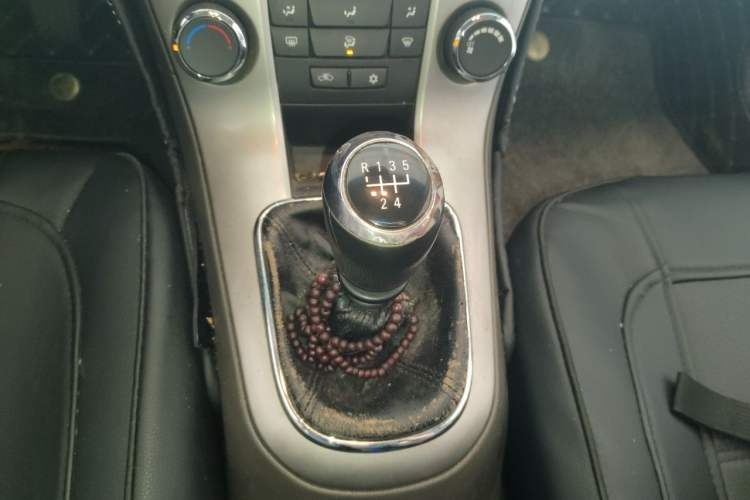 Used Chevrolet Cruze 2015 1.5L Classic SL MT Gear Lever