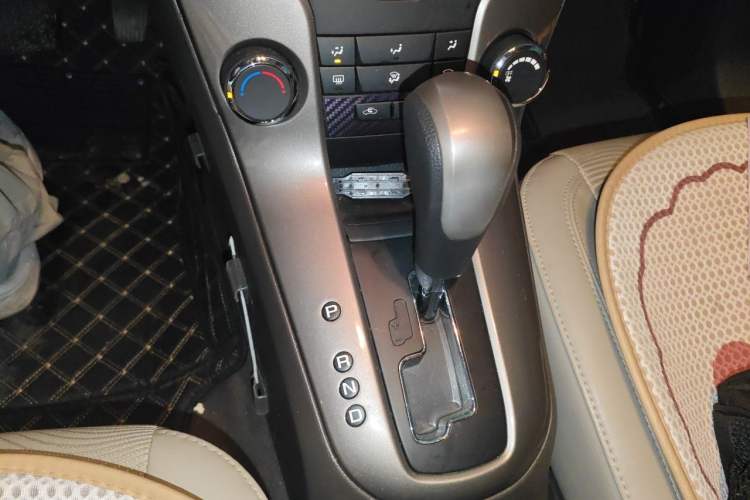 Used Chevrolet Cruze 2015 1.5L Classic SE AT Gear Lever
