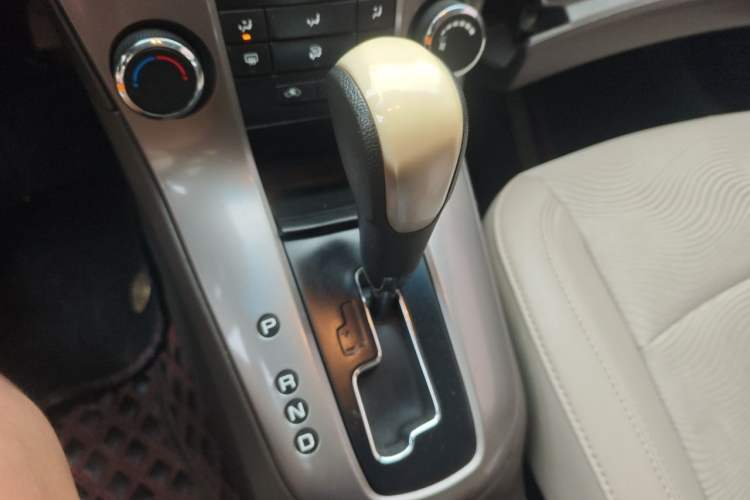 Used Chevrolet Cruze 2015 1.5L Classic SE AT Gear Lever