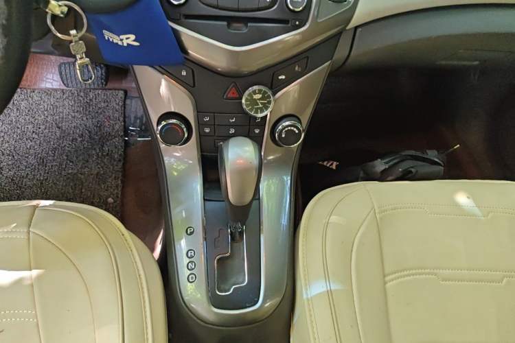 Used Chevrolet Cruze 2015 1.5L Classic SE AT Gear Lever