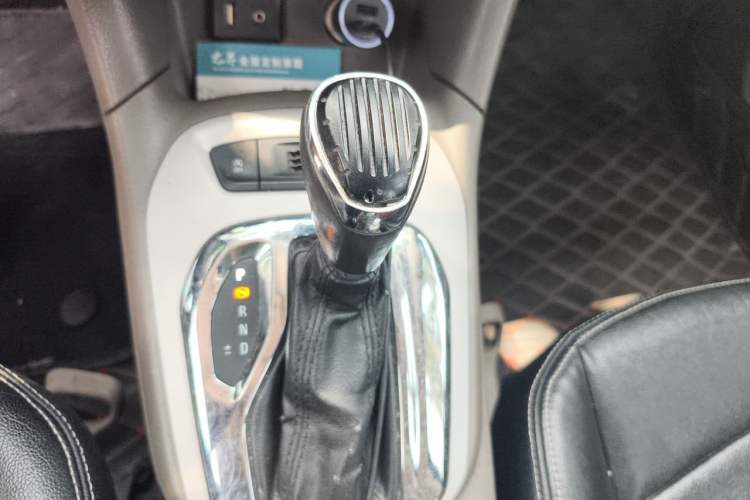 Used Chevrolet Cruze 2015 1.5L Automatic Fashion Navigation Edition Gear Lever