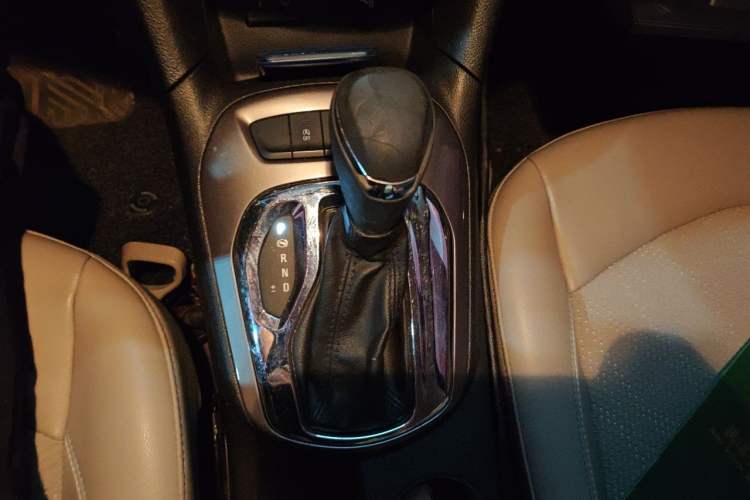 Used Chevrolet Cruze 2015 1.5L Automatic Luxury Edition Gear Lever
