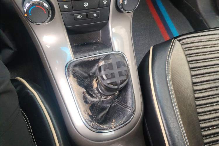 Used Chevrolet Cruze 2015 1.5L Classic SE MT Gear Lever