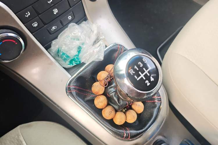 Used Chevrolet Cruze 2015 1.5L Classic SL MT Gear Lever