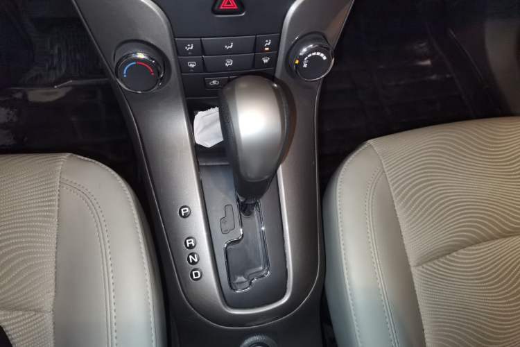 Used Chevrolet Cruze 2015 1.5L Classic SE AT Gear Lever
