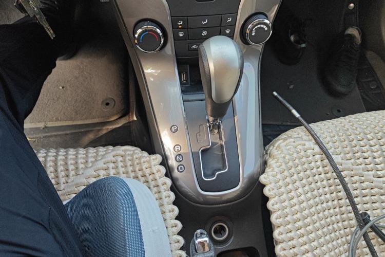 Used Chevrolet Cruze 2015 1.5L Classic SE AT Gear Lever