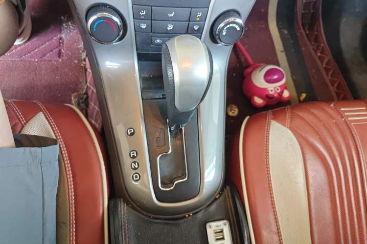 Used Chevrolet Cruze 2015 1.5L Classic SE AT Gear Lever