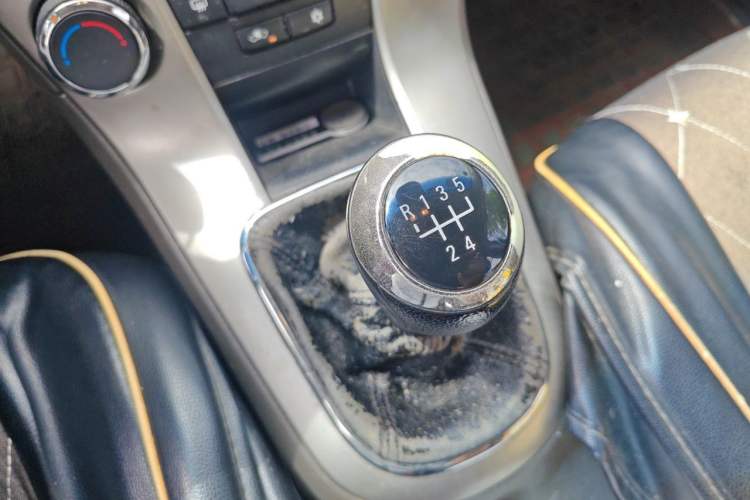 Used Chevrolet Cruze 2015 1.5L Classic SL MT Gear Lever