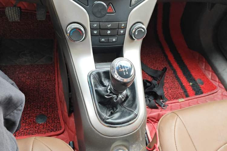 Used Chevrolet Cruze 2015 1.5L Classic SE MT Gear Lever