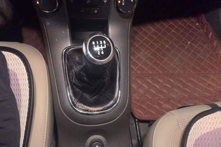 Used Chevrolet Cruze 2015 1.5L Classic SE MT Gear Lever