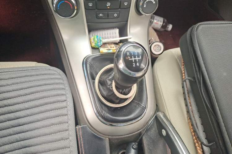 Used Chevrolet Cruze 2015 1.5L Classic SE MT Gear Lever