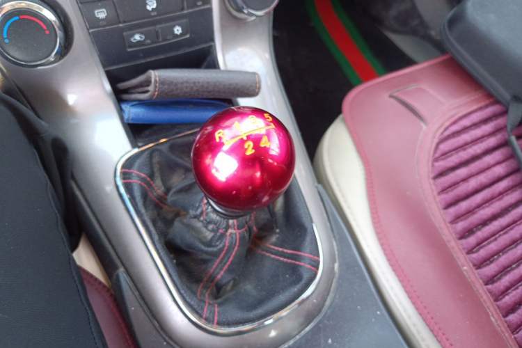 Used Chevrolet Cruze 2015 1.5L Classic SE MT Gear Lever