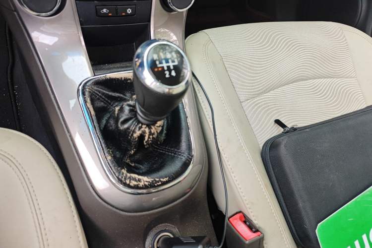 Used Chevrolet Cruze 2015 1.5L Classic SE MT Gear Lever