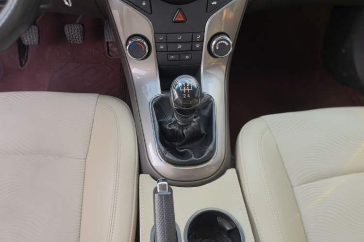Used Chevrolet Cruze 2015 1.5L Classic SE MT Gear Lever