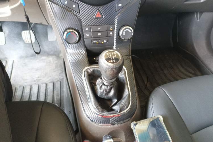 Used Chevrolet Cruze 2015 1.5L Classic SL MT Gear Lever