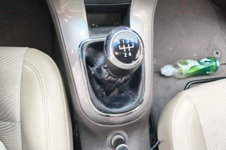 Used Chevrolet Cruze 2015 1.5L Classic SE MT Gear Lever