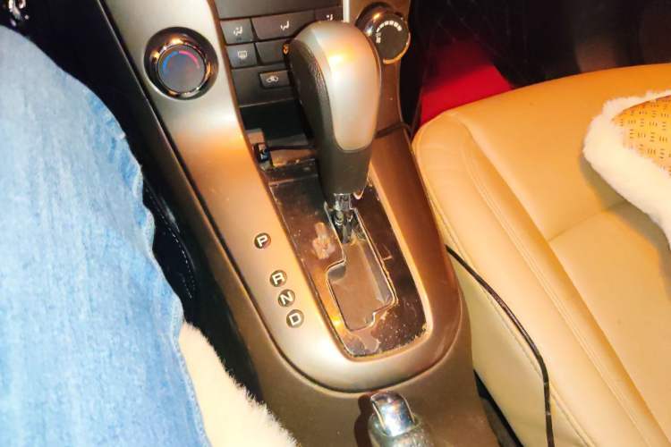 Used Chevrolet Cruze 2015 1.5L Classic SE AT Gear Lever
