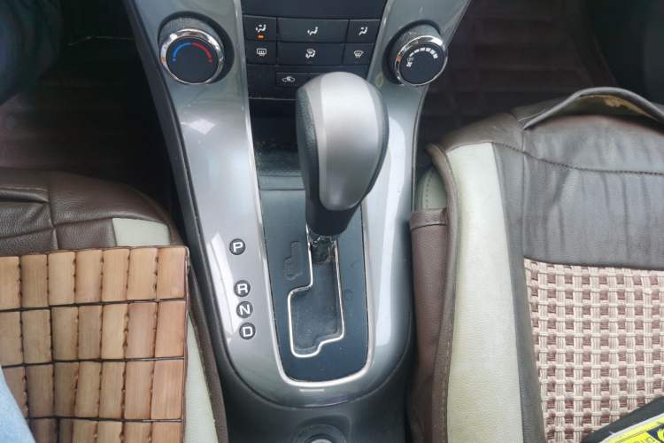 Used Chevrolet Cruze 2015 1.5L Classic SE AT Gear Lever