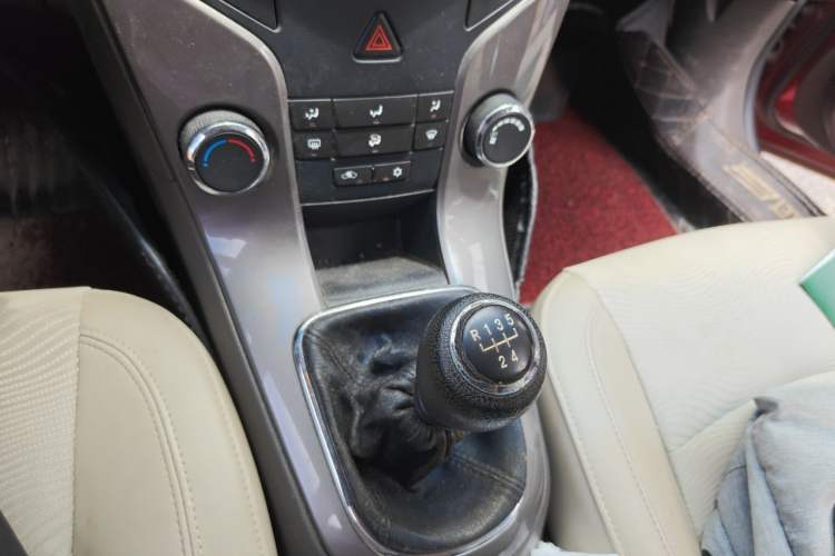 Used Chevrolet Cruze 2015 1.5L Classic SE MT Gear Lever