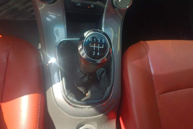 Used Chevrolet Cruze 2015 1.5L Classic SE MT Gear Lever