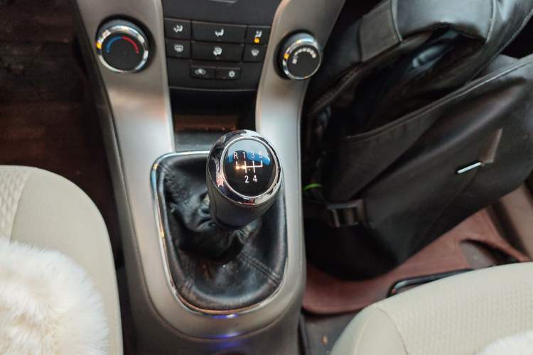Used Chevrolet Cruze 2015 1.5L Classic SL MT Gear Lever