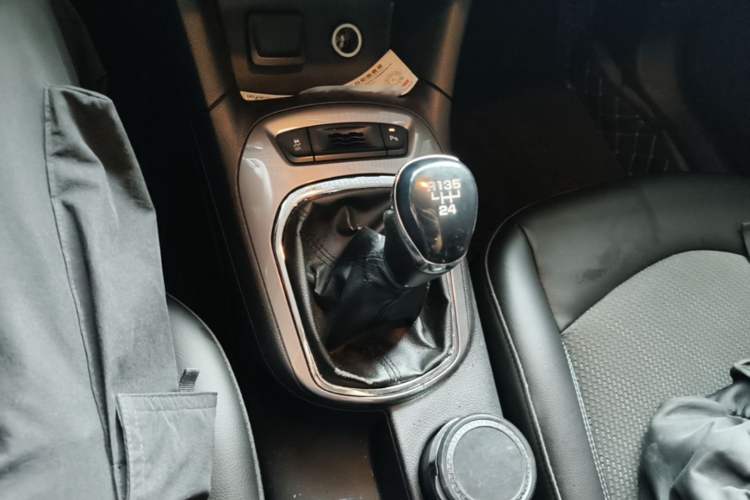 Used Chevrolet Cruze 2015 1.5L Manual Elite Edition Gear Lever