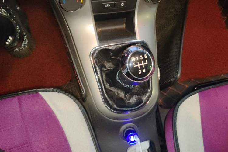Used Chevrolet Cruze 2015 1.5L Classic SL MT Gear Lever