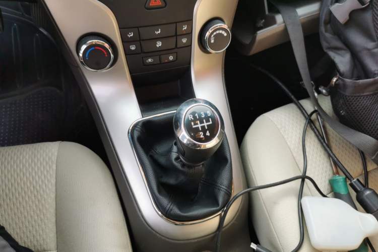 Used Chevrolet Cruze 2015 1.5L Classic SL MT Gear Lever