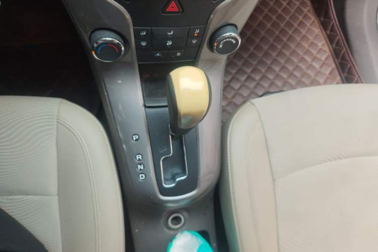 Used Chevrolet Cruze 2015 1.5L Classic SE AT Gear Lever