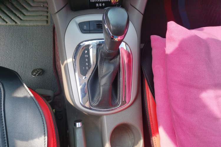 Used Chevrolet Cruze 2015 1.5L Automatic Fashion Navigation Edition Gear Lever