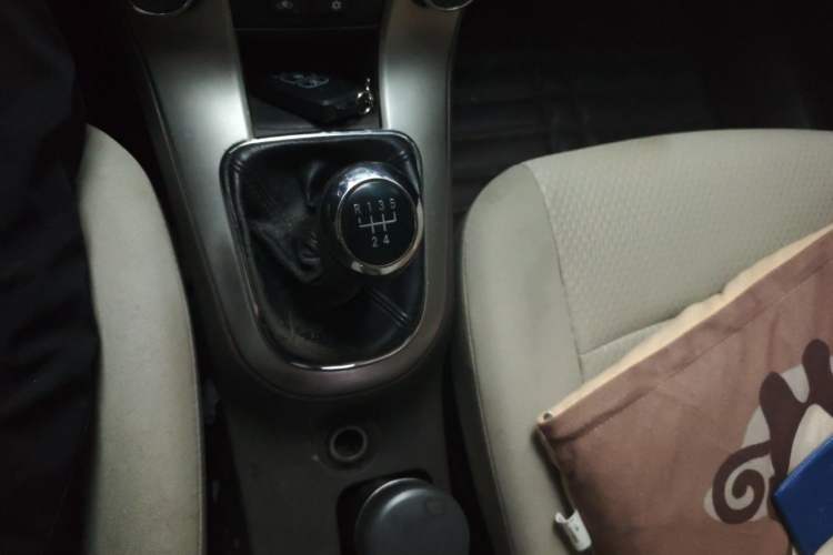 Used Chevrolet Cruze 2015 1.5L Classic SL MT Gear Lever